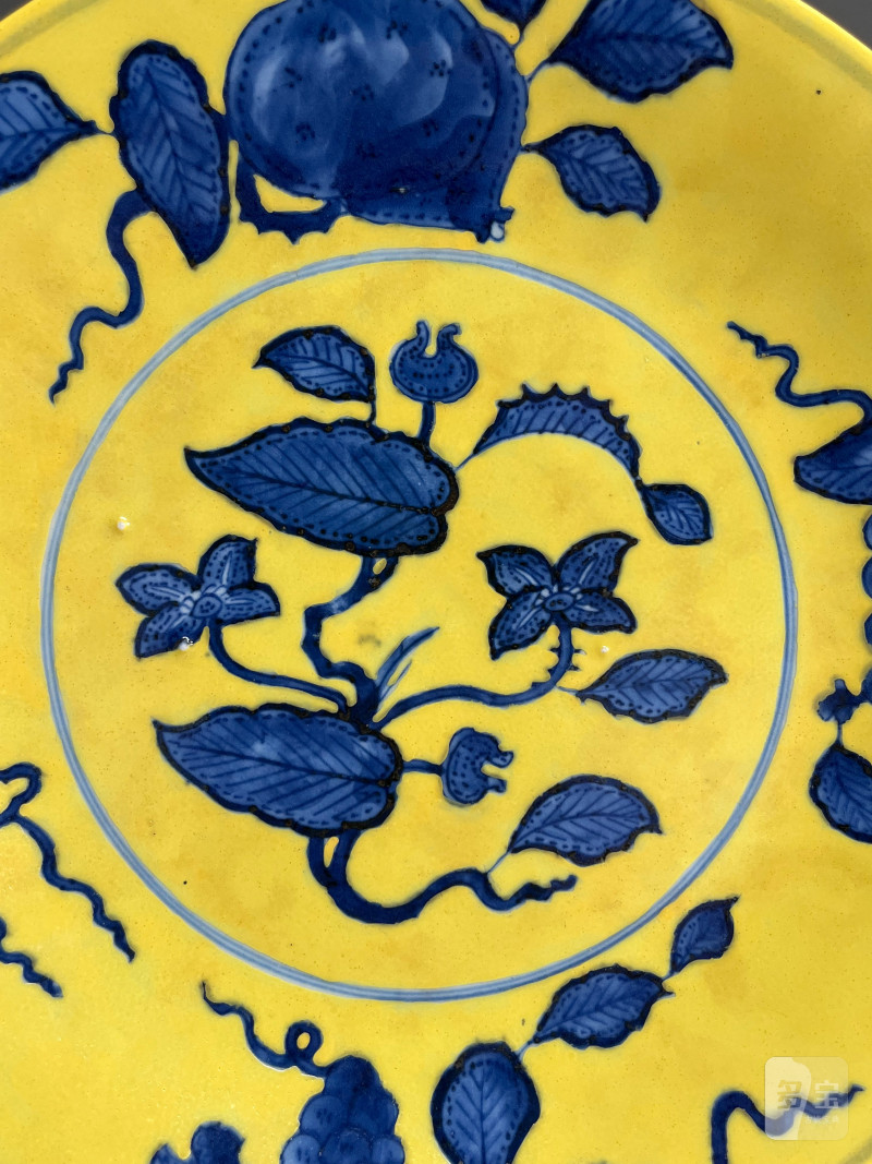 清康熙  黄地青花折枝花果纹盘 - 图7